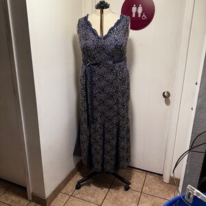 Elegant Navy and Gold V-Neck Sleeveless Maxi Dress
